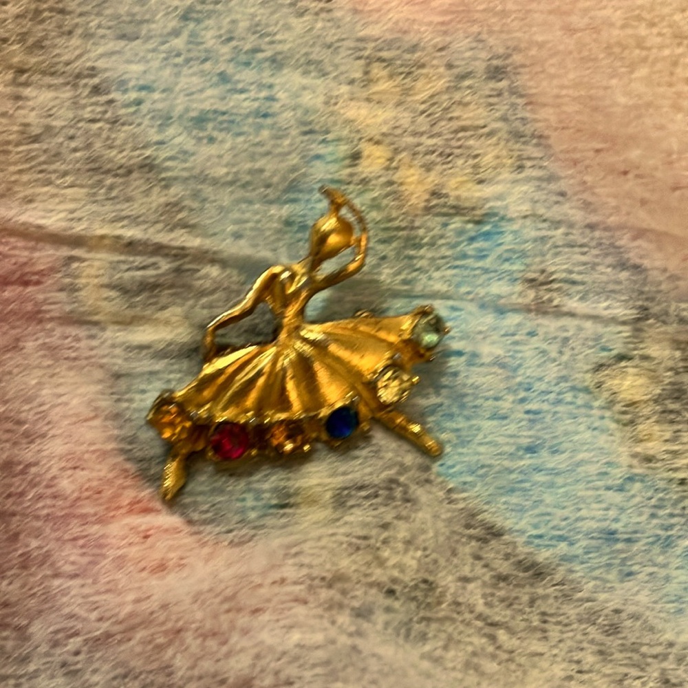 Vintage 1940 ballerina pin